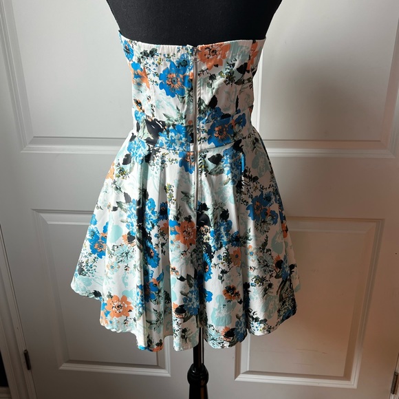 TFCN London Prom Dress - Picture 7 of 9